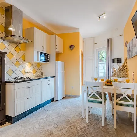 Aurora 2 Sea View 公寓