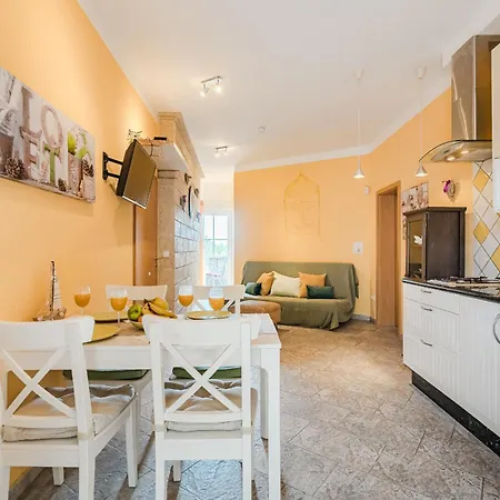 Aurora 2 Sea View 公寓